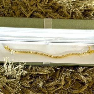 Beautiful tennis bracelet gold